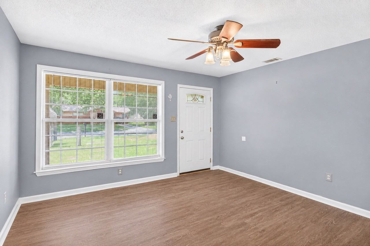 1621 Cloverdale Dr - Photo 3 of 31