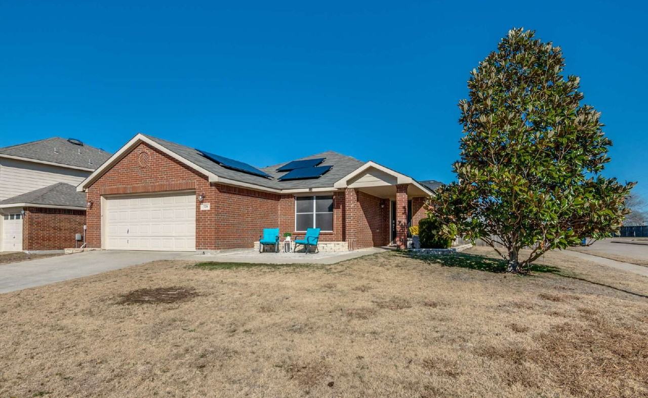 728 Falcon Rd - Photo 2 of 32