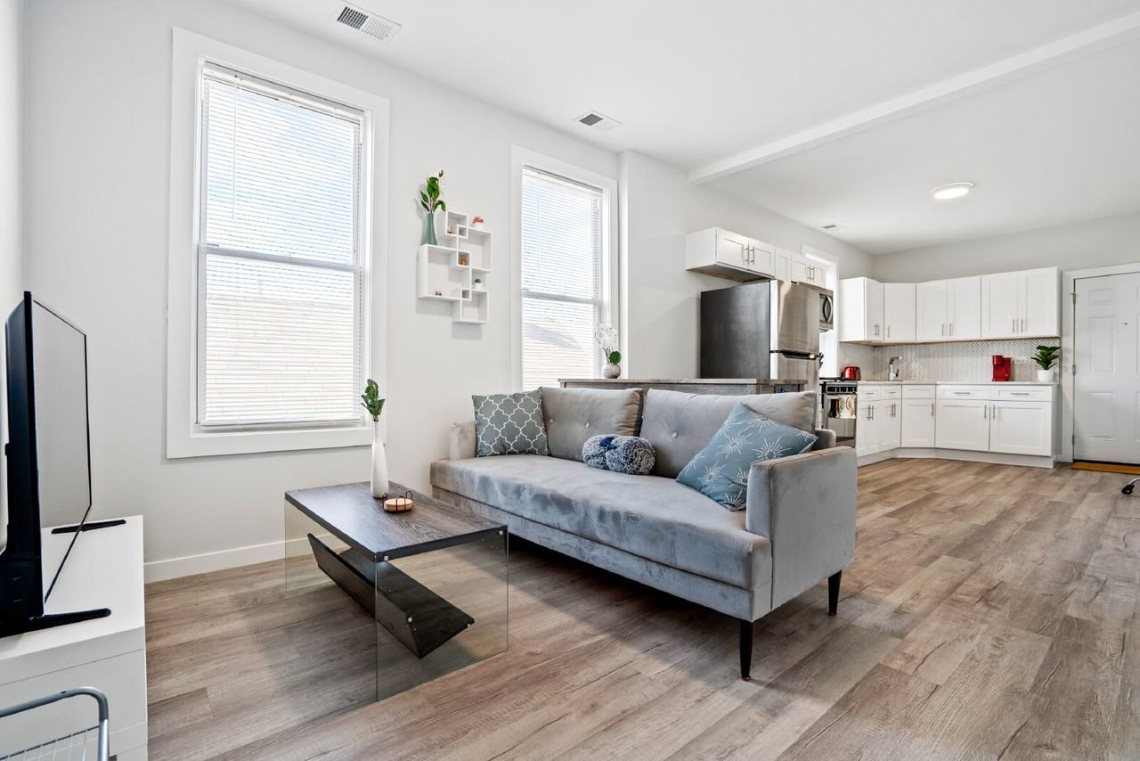 1226 W 31st Pl #3R - Photo 3 of 30