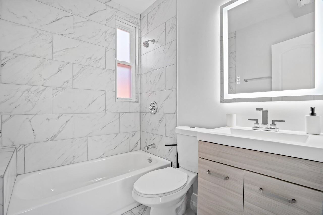 1226 W 31st Pl #3R - Photo 6 of 30