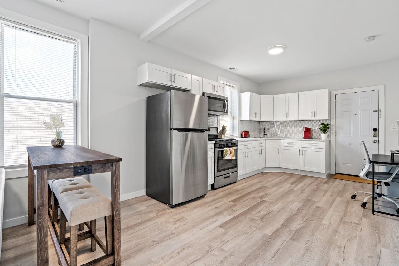 1226 W 31st Pl #3R - Photo 5 of 30