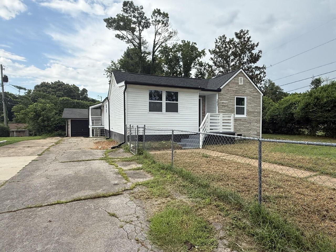 353 Hickory Hts - Photo 2 of 16