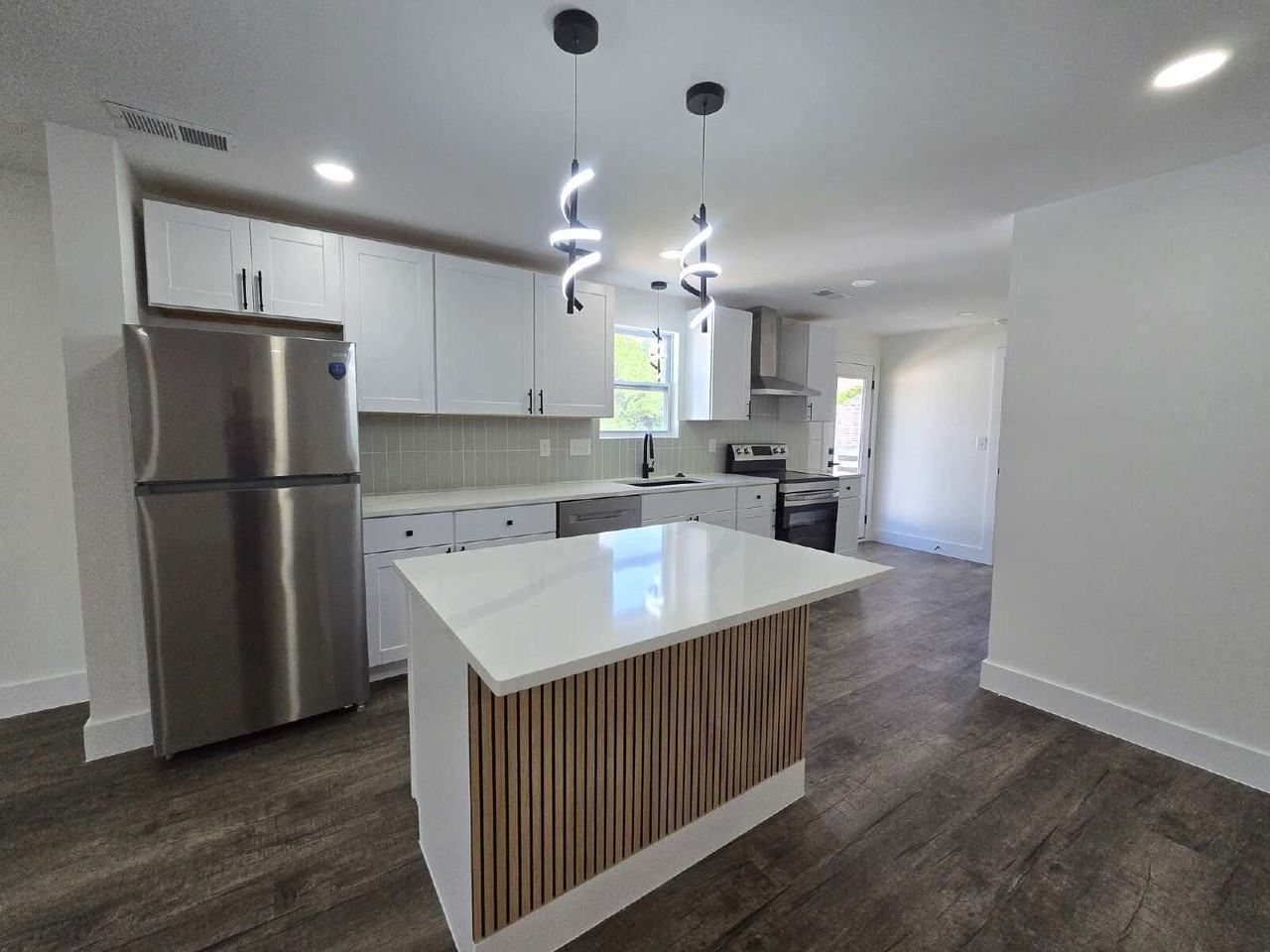 353 Hickory Hts - Photo 6 of 16