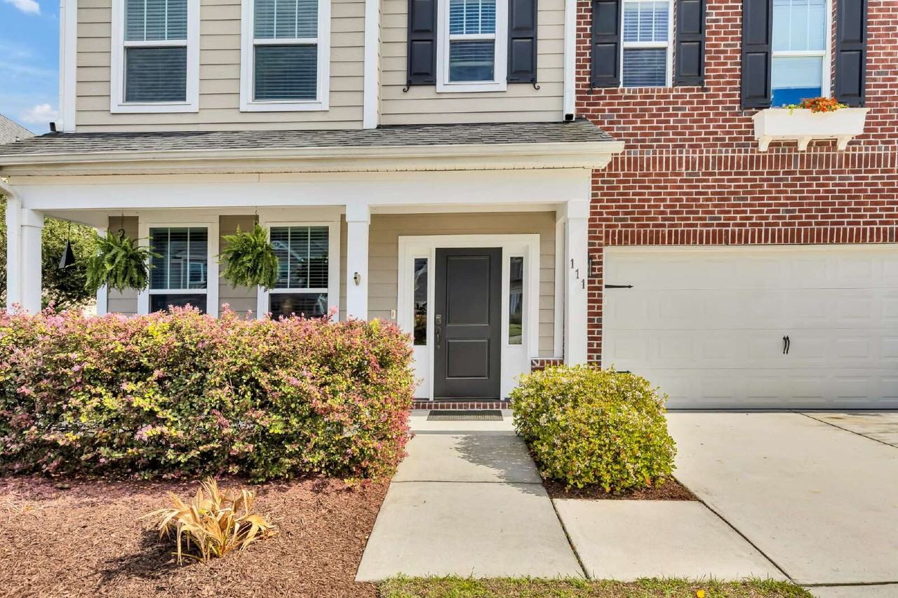 111 Martello Rd - Photo 2 of 50