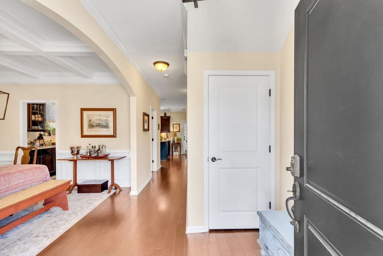 111 Martello Rd - Photo 3 of 50
