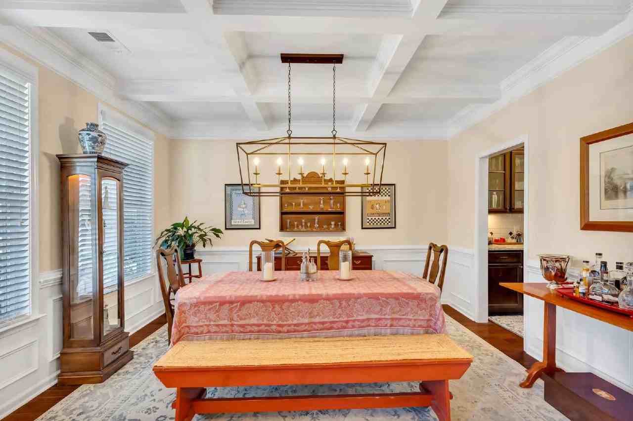 111 Martello Rd - Photo 5 of 50