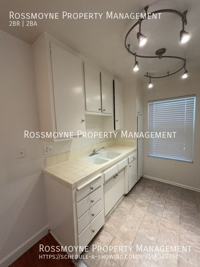 1119 N Louise St #2 - Photo 6 of 17