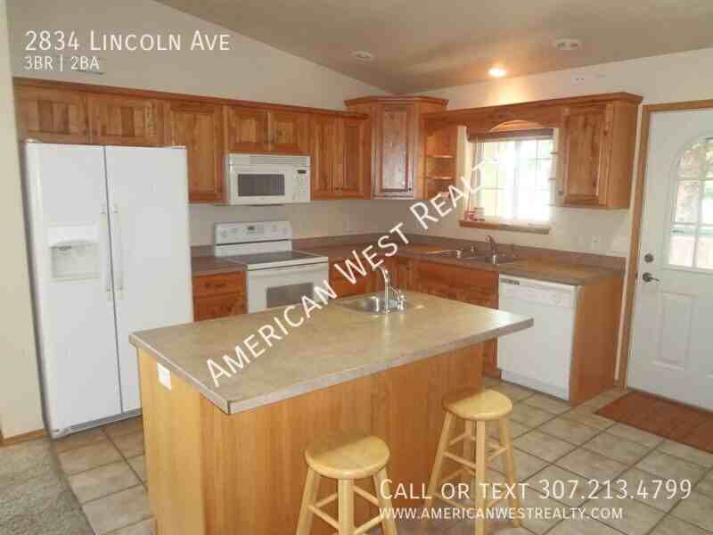 2834 Lincoln Ave - Photo 3 of 14
