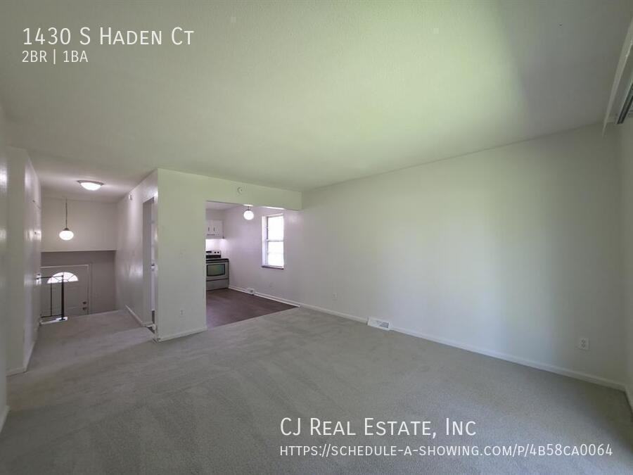 1430 S Haden Ct - Photo 2 of 11