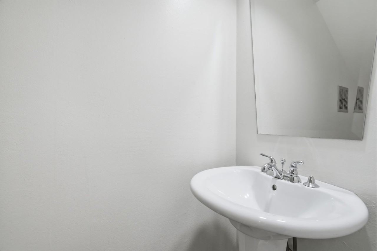 1616 S Peoria Ave #4 - Photo 7 of 22