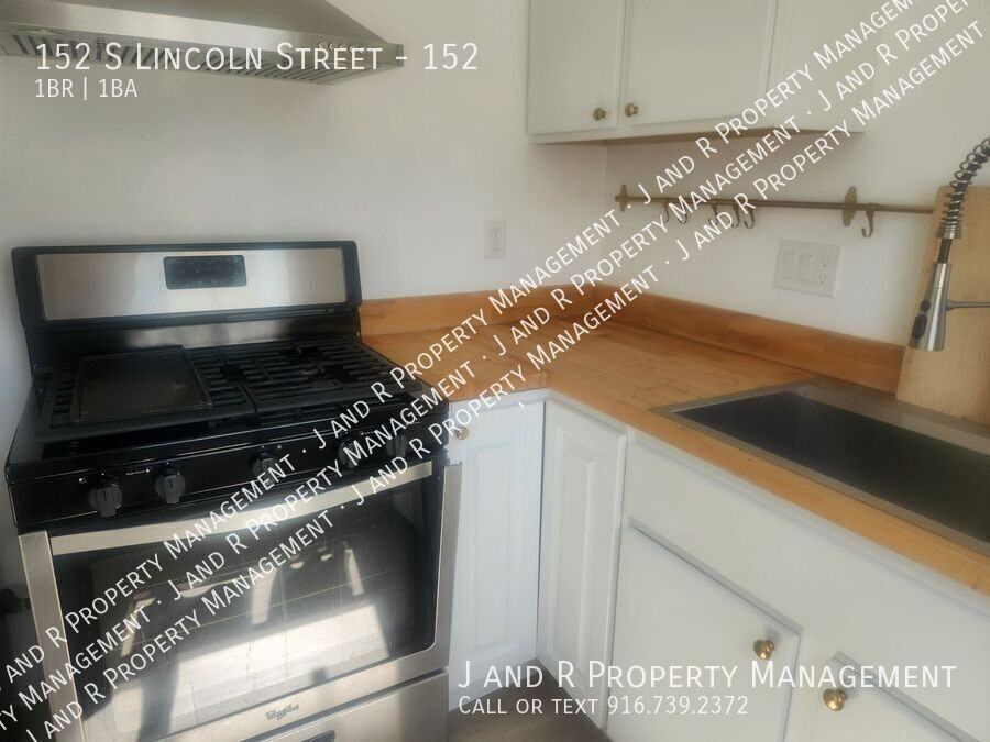 152 S Lincoln St #152 - Photo 3 of 23