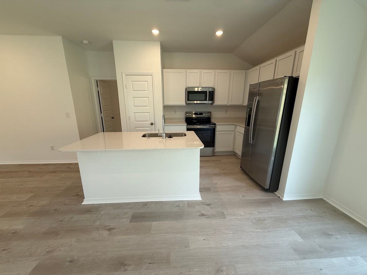 1028 Raven Walk Dr - Photo 3 of 9