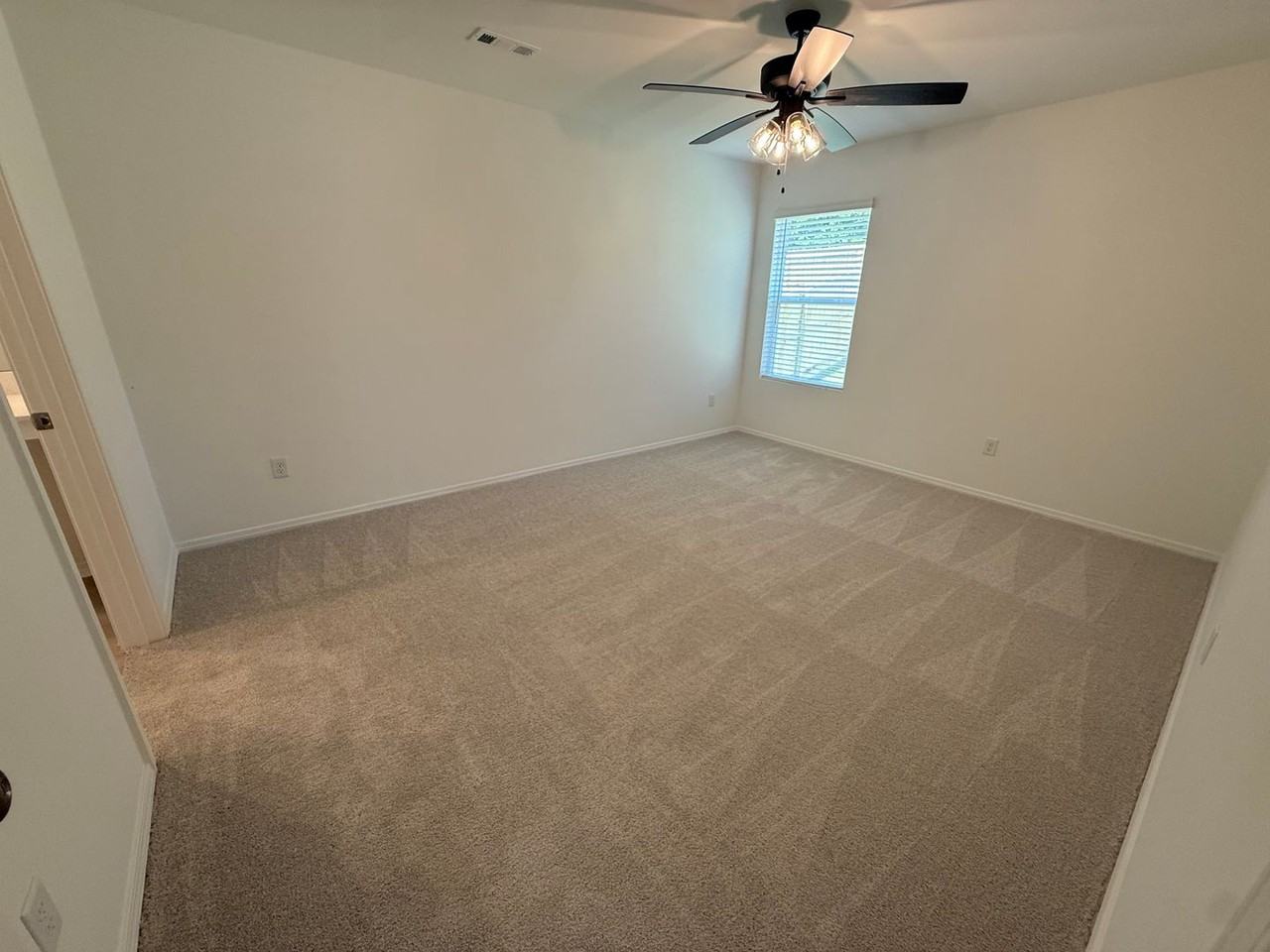 1028 Raven Walk Dr - Photo 4 of 9