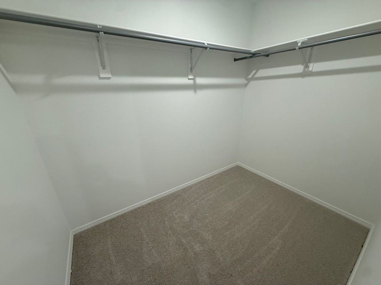 1028 Raven Walk Dr - Photo 5 of 9
