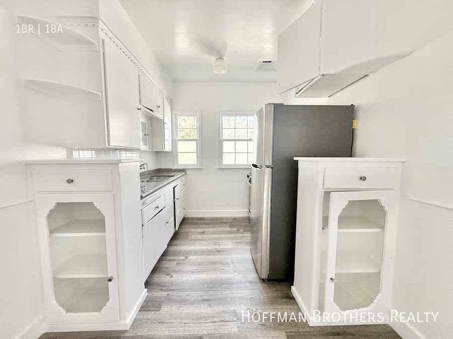 613 S Dunsmuir Ave - Photo 2 of 5