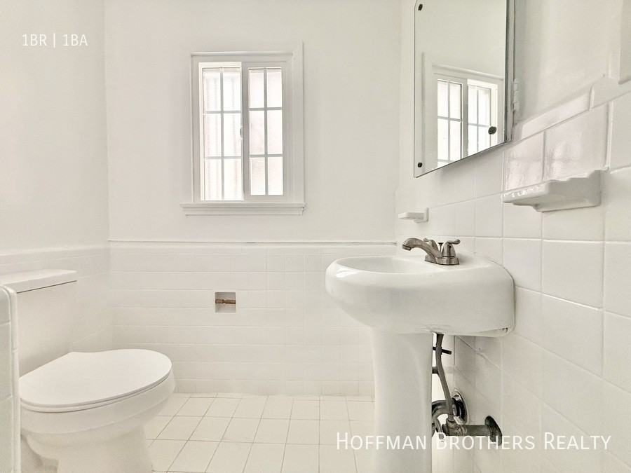 613 S Dunsmuir Ave - Photo 4 of 5