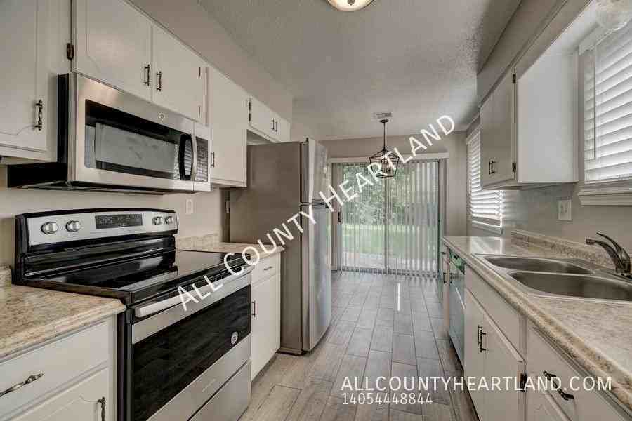 1528 Apollo Rd - Photo 4 of 19