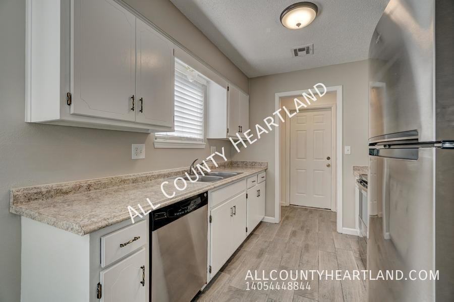 1528 Apollo Rd - Photo 5 of 19