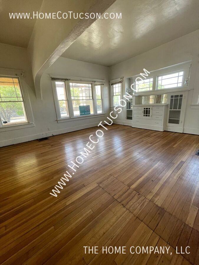 222 E 4th Street MAIN HOUSE - Photo 2 of 19