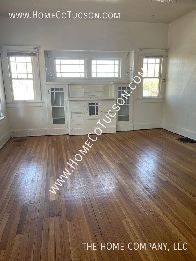 222 E 4th Street MAIN HOUSE - Photo 3 of 19