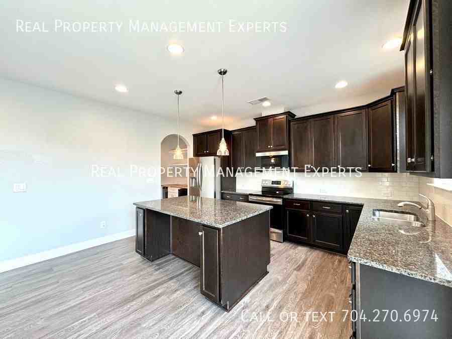112 Cramerton Mills Pkwy - Photo 4 of 30