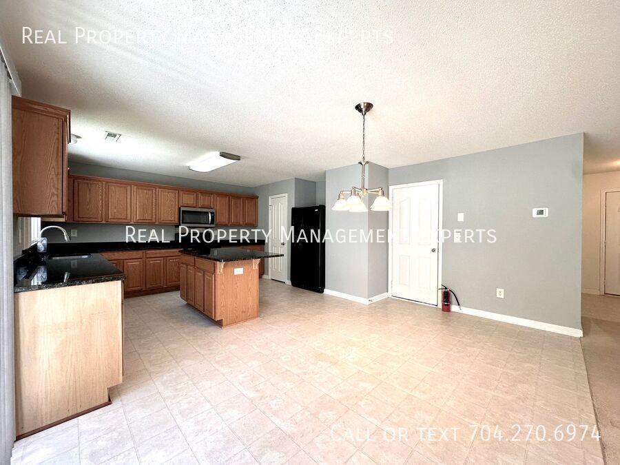 10834 Glenluce Ave - Photo 6 of 23