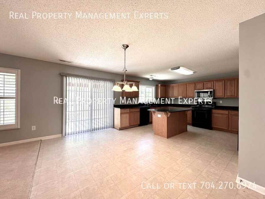 10834 Glenluce Ave - Photo 7 of 23