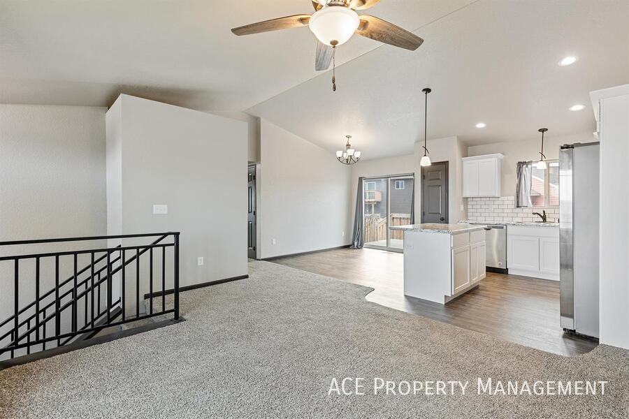 653 Rachel Ln - Photo 4 of 13