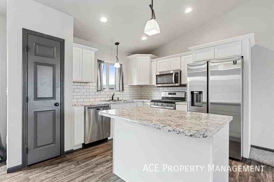 653 Rachel Ln - Photo 5 of 13