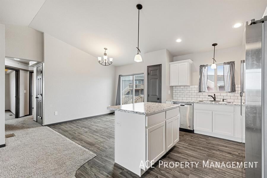 653 Rachel Ln - Photo 6 of 13