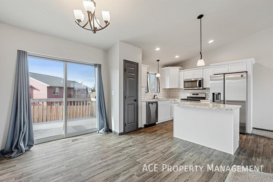 653 Rachel Ln - Photo 7 of 13