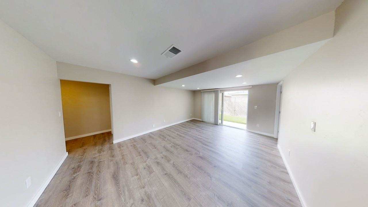 4928 64th St - Photo 3 of 17