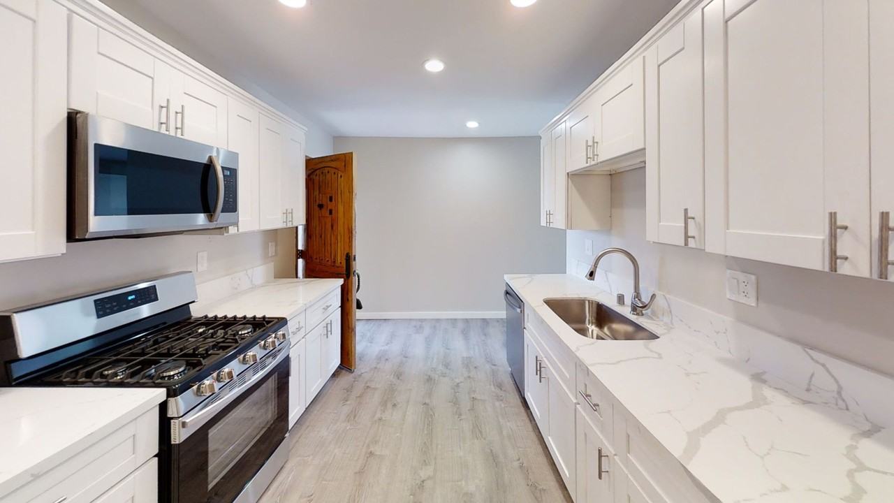 4928 64th St - Photo 5 of 17