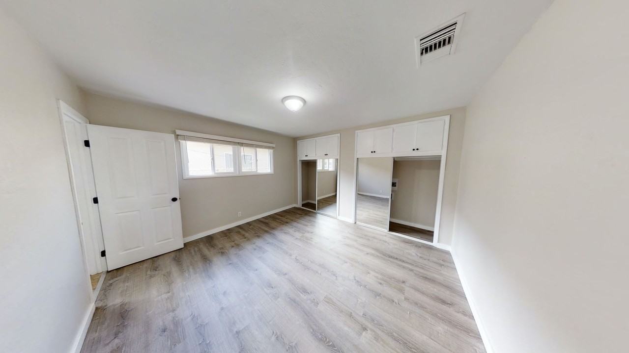 4928 64th St - Photo 7 of 17