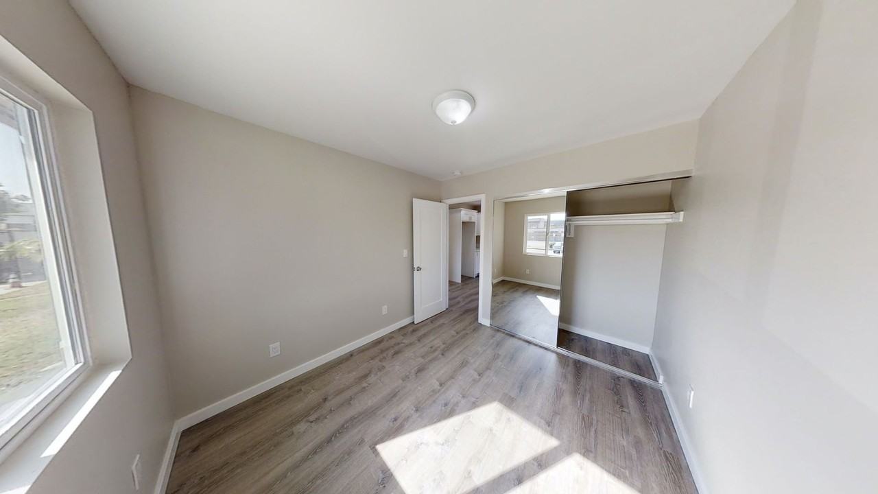 4930 64th St - Photo 3 of 9