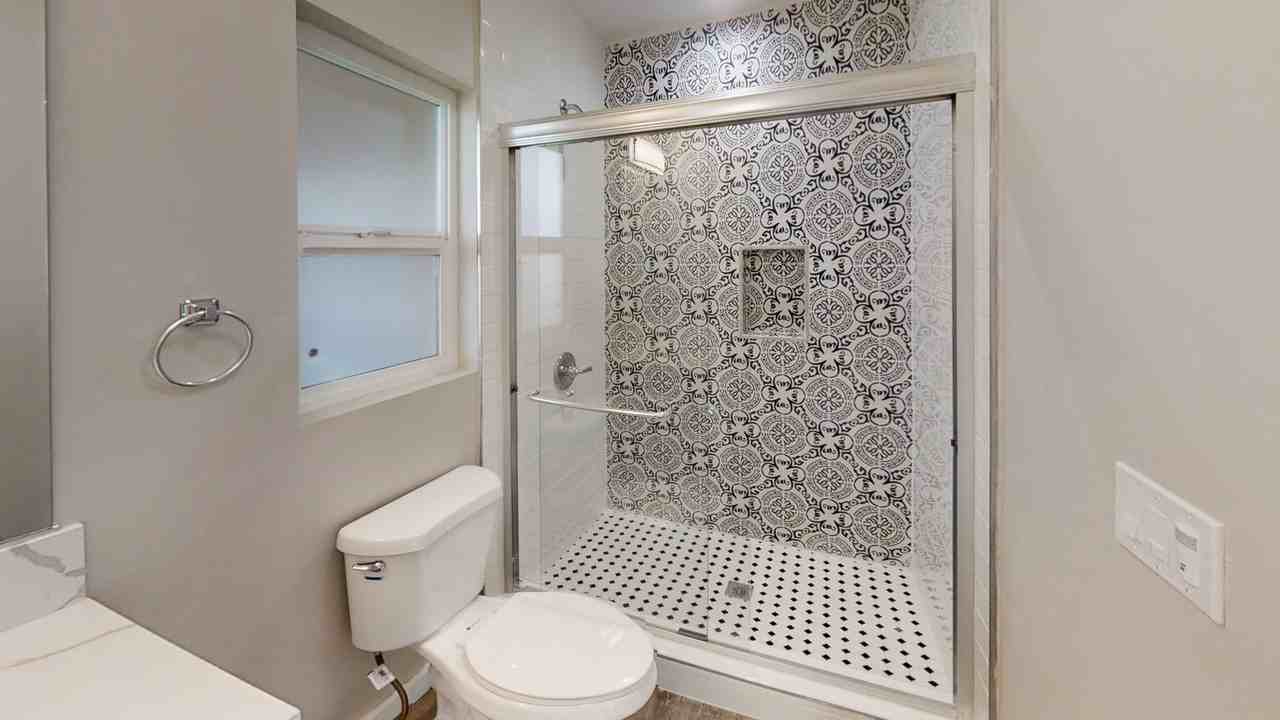 4930 64th St - Photo 4 of 9