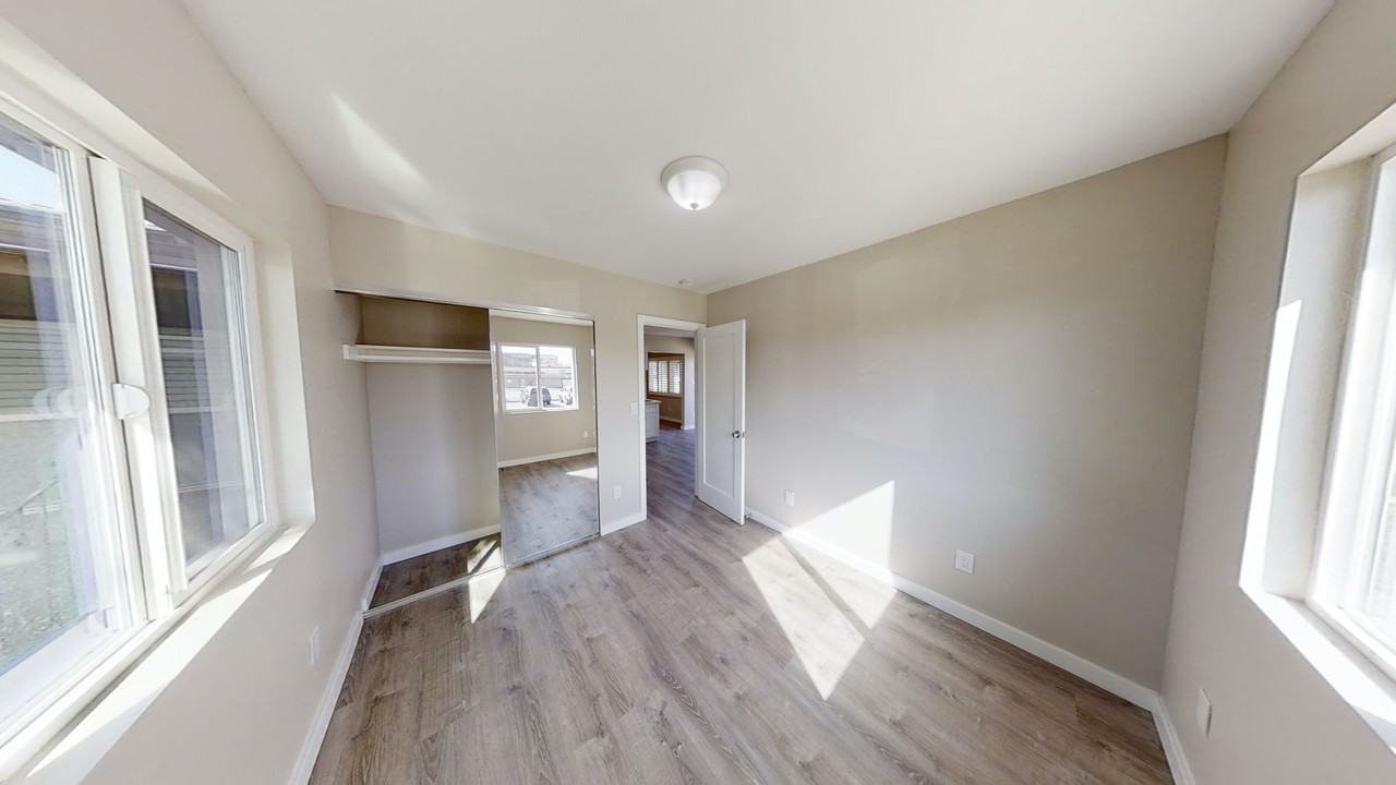 4930 64th St - Photo 5 of 9