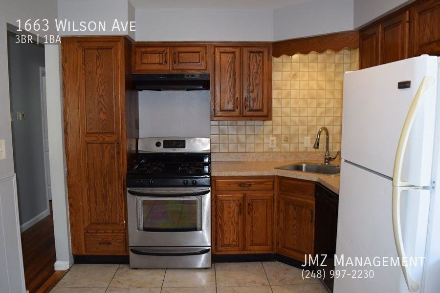 1663 Wilson Ave - Photo 3 of 19