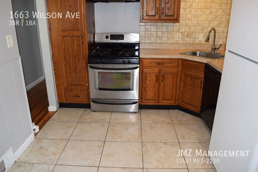 1663 Wilson Ave - Photo 6 of 19