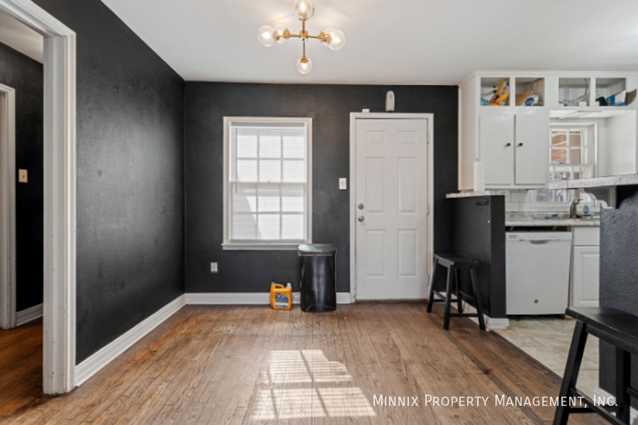 2511 28th St - Photo 3 of 15