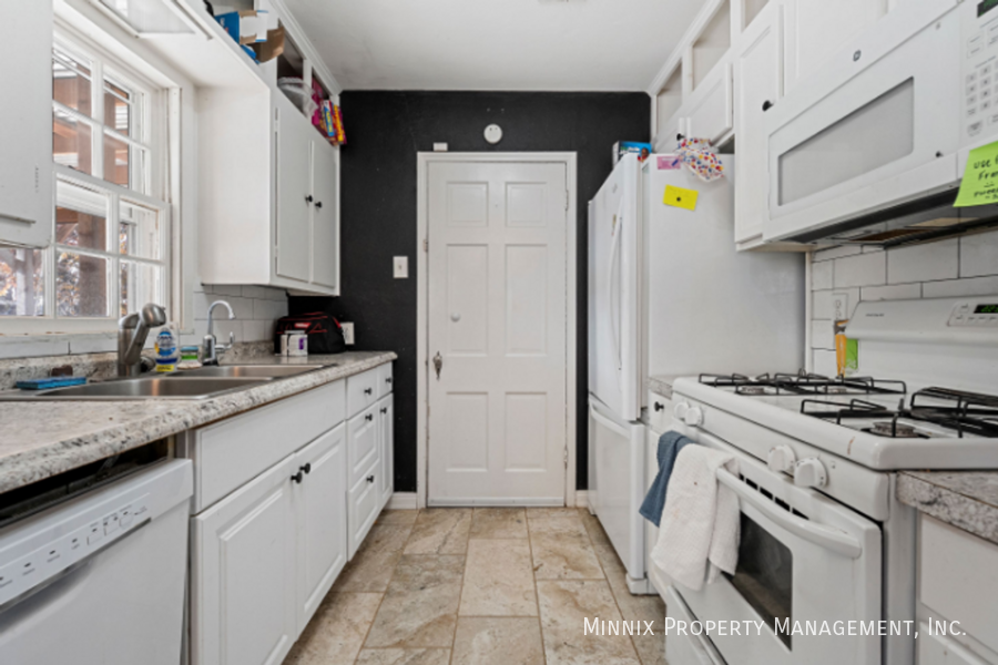 2511 28th St - Photo 5 of 15