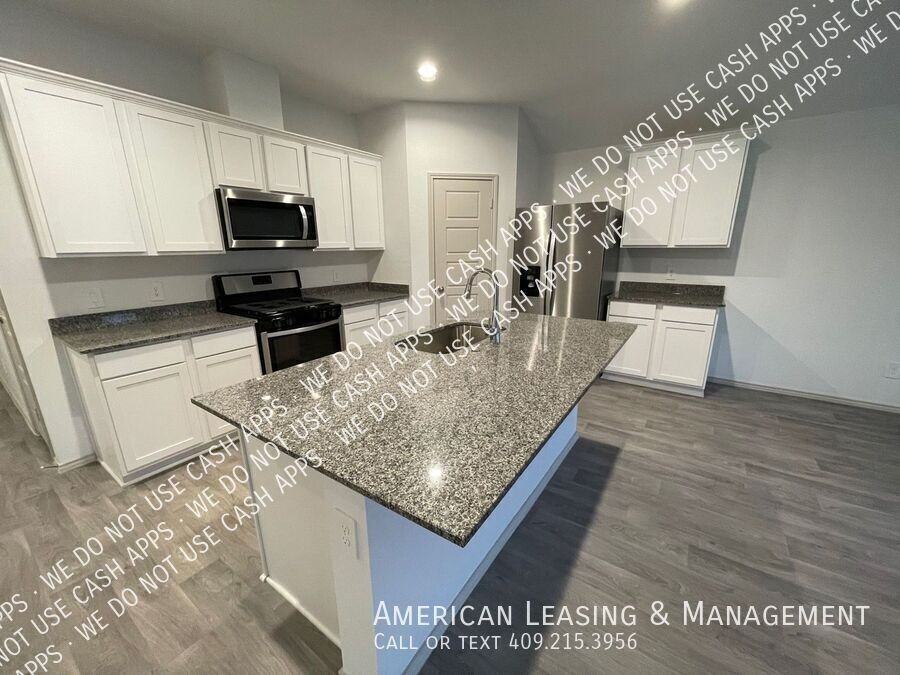 1585 Holly Trl - Photo 3 of 16