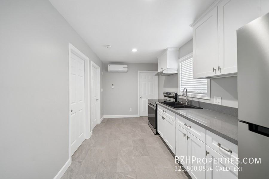 1545 W 23rd St - Photo 3 of 11