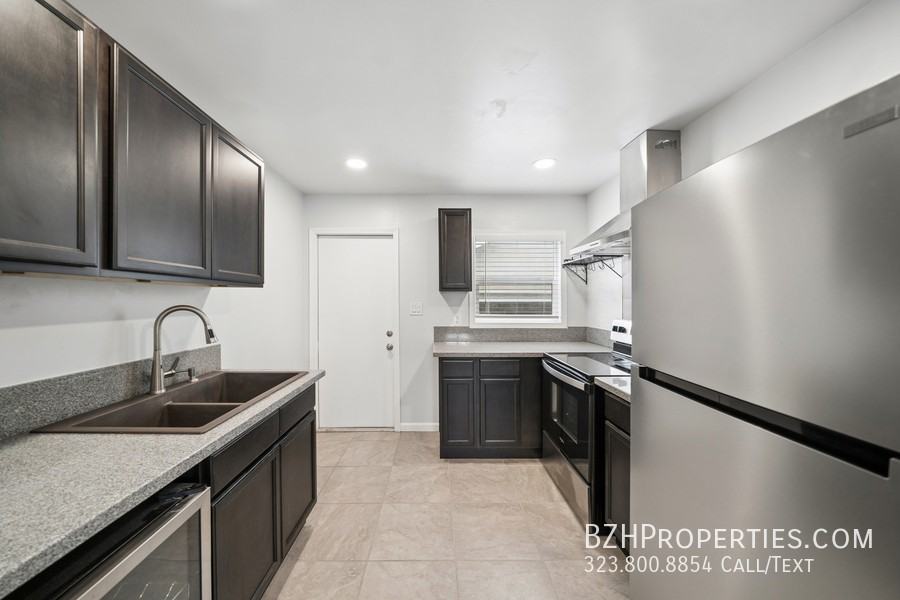 1543 W 23rd St - Photo 2 of 21