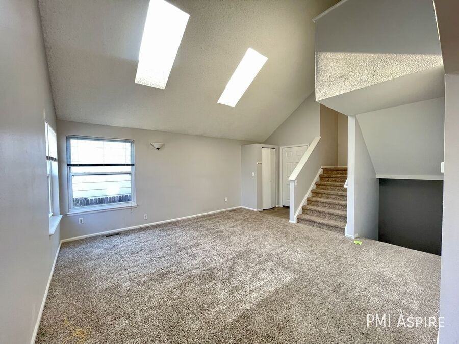 1760 Juniper St - Photo 4 of 14