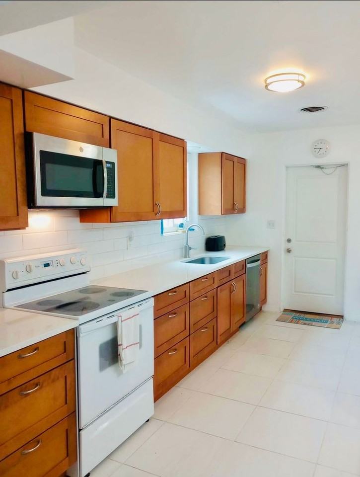 462 Magnolia St - Photo 2 of 23
