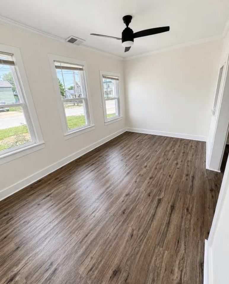 532 E Adams St #NA - Photo 3 of 11