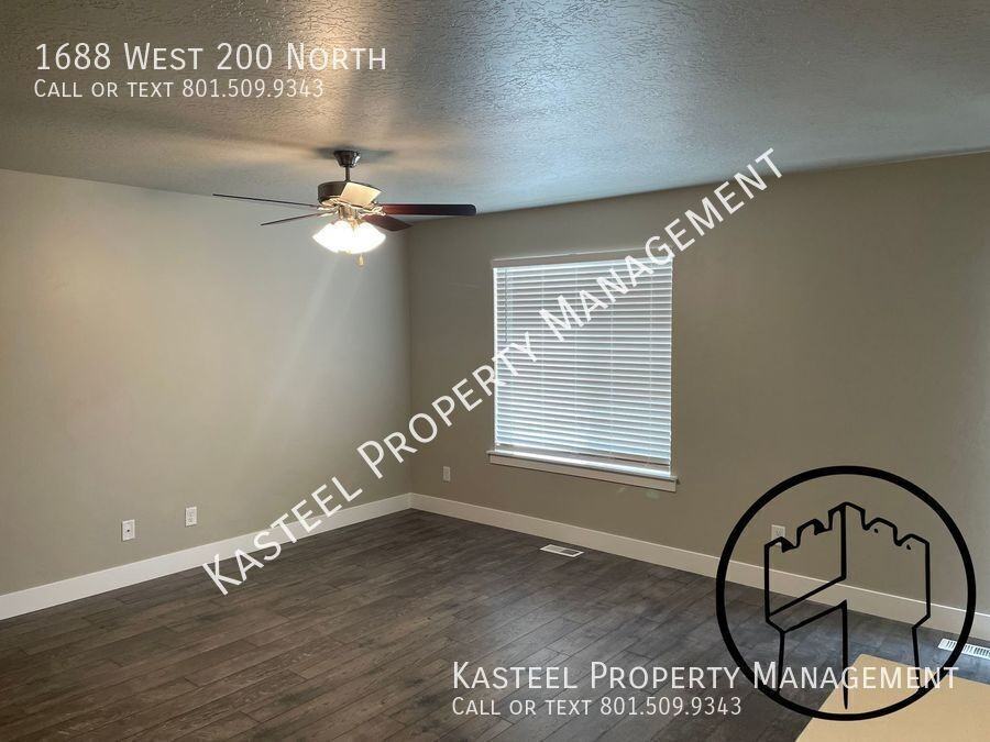 1688 W 200 N - Photo 3 of 8