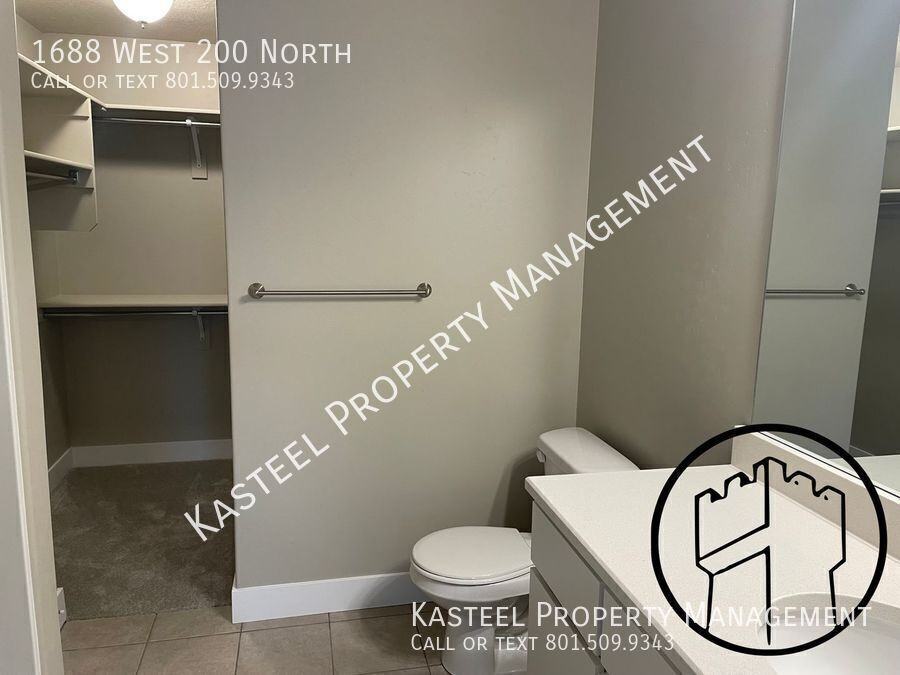1688 W 200 N - Photo 5 of 8
