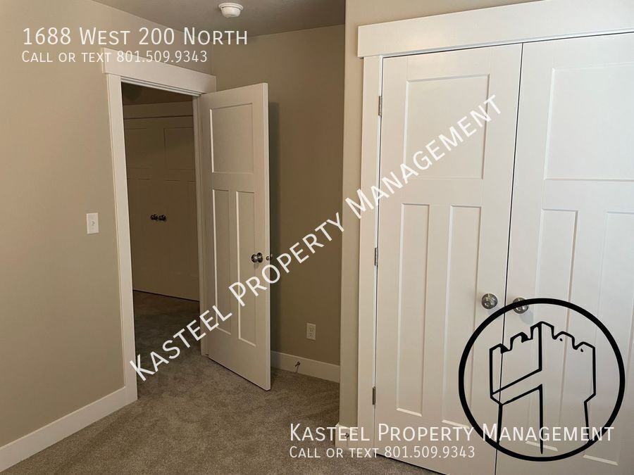 1688 W 200 N - Photo 6 of 8